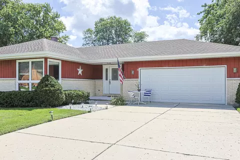 Exterior - 1305 Van St, Elgin, IL 60123 photo 6 of 9