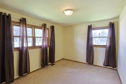 Bedroom - 1305 Van St, Elgin, IL 60123 photo 3 of 4