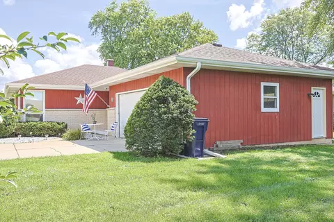 Exterior - 1305 Van St, Elgin, IL 60123 photo 7 of 9