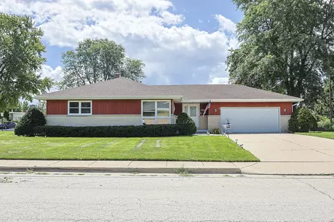 Exterior - 1305 Van St, Elgin, IL 60123 photo 2 of 9