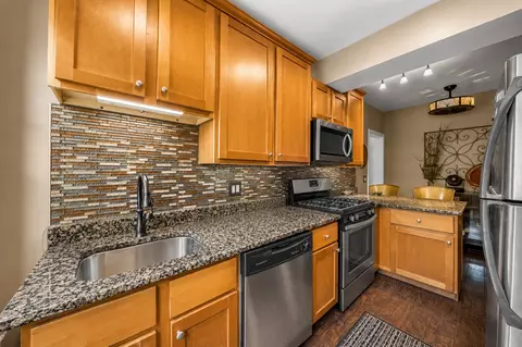 Kitchen - 54 Forest Ave #2W, Riverside, IL 60546 photo 2 of 4