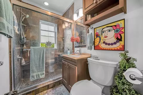 Bath - 54 Forest Ave #2W, Riverside, IL 60546 photo 1 of 1