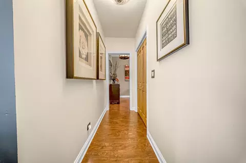 Entry Way - 54 Forest Ave #2W, Riverside, IL 60546 photo 2 of 2