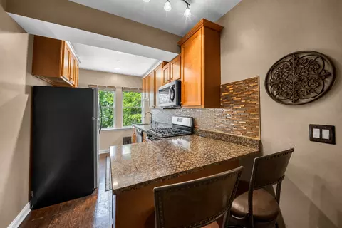 Kitchen - 54 Forest Ave #2W, Riverside, IL 60546 photo 1 of 4