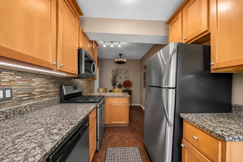 Kitchen - 54 Forest Ave #2W, Riverside, IL 60546 photo 3 of 4
