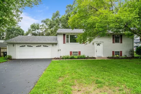 Exterior - 11320 2nd St, Roscoe, IL 61073 photo 2 of 6