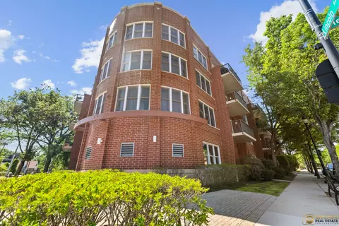 8200 Lincoln Ave #304, Skokie, IL 60077