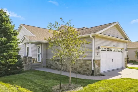 6010 Deere Creek Ln #A, Davenport, IA 52807