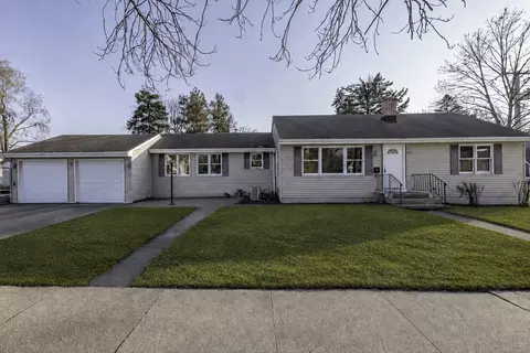821 12th St, North Chicago, IL 60064