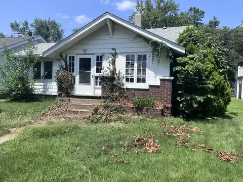 808 W College St, Carbondale, IL 62901