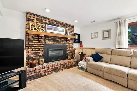Living - 25403 W Willow Dr, Plainfield, IL 60544 photo 5 of 5