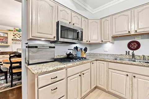 Kitchen - 25403 W Willow Dr, Plainfield, IL 60544 photo 3 of 5