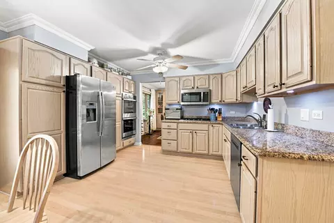 Kitchen - 25403 W Willow Dr, Plainfield, IL 60544 photo 2 of 5
