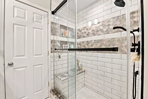 Bath - 25403 W Willow Dr, Plainfield, IL 60544 photo 2 of 3