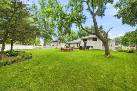 Exterior - 25403 W Willow Dr, Plainfield, IL 60544 photo 6 of 7