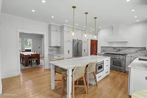 Kitchen - 1772 Challenger Ct, Wheaton, IL 60189 photo 4 of 8