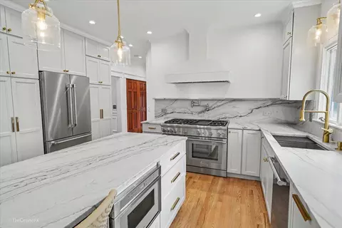 Kitchen - 1772 Challenger Ct, Wheaton, IL 60189 photo 5 of 8