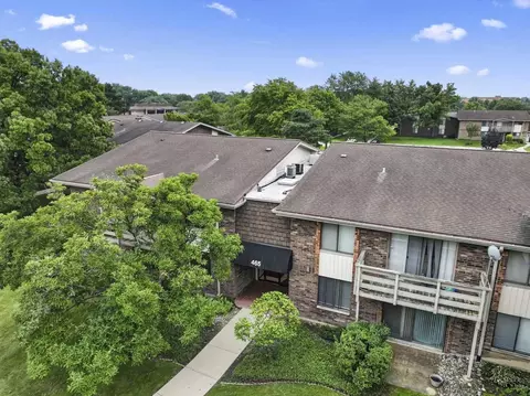 465 Raintree Ct #2B, Glen Ellyn, IL 60137