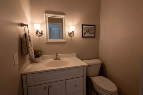 Bath - 1122 S Benson Blvd, Freeport, IL 61032 photo 1 of 4