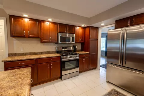 Kitchen - 1122 S Benson Blvd, Freeport, IL 61032 photo 4 of 5