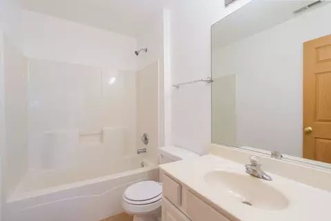 Bath - 24038 W Walnut Cir #24038, Plainfield, IL 60585 photo 1 of 2