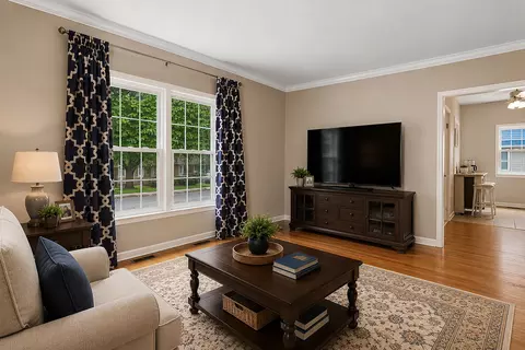 Living - 523 E Main St, Morris, IL 60450 photo 2 of 2