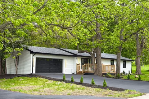 35 W302 Pinelands Rd, Saint Charles, IL 60174