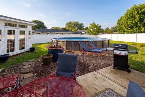 Exterior - 2705 Debo Dr, Peru, IL 61354 photo 5 of 5