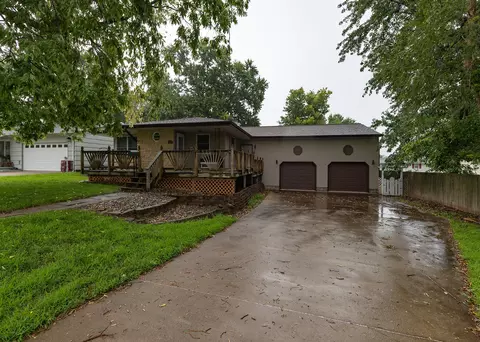 920 9th Ave, Camanche, IA 52730