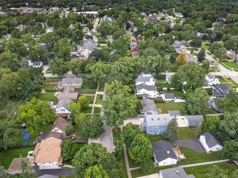 View/Area - 217 S Summit St, Wheaton, IL 60187 photo 4 of 6