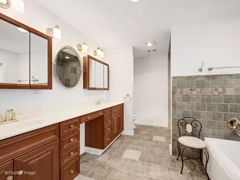 Bath - 217 S Summit St, Wheaton, IL 60187 photo 2 of 4