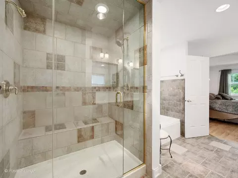 Bath - 217 S Summit St, Wheaton, IL 60187 photo 3 of 4