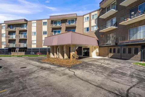 9820 S Pulaski Rd #315, Oak Lawn, IL 60453