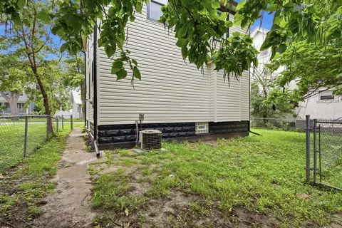 Exterior - 387 S Evergreen Ave, Kankakee, IL 60901 photo 3 of 6