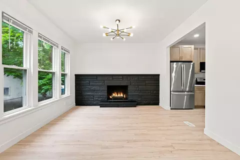 Living - 387 S Evergreen Ave, Kankakee, IL 60901 photo 5 of 7