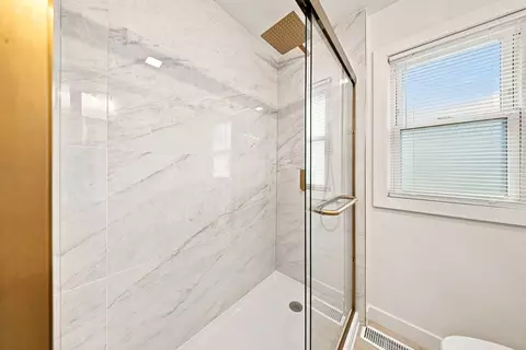 Bath - 387 S Evergreen Ave, Kankakee, IL 60901 photo 3 of 4