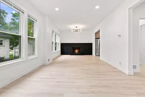 Living - 387 S Evergreen Ave, Kankakee, IL 60901 photo 4 of 7