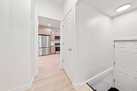 Entry Way - 387 S Evergreen Ave, Kankakee, IL 60901 photo 1 of 4