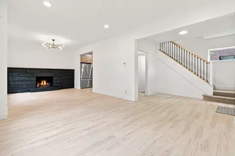 Living - 387 S Evergreen Ave, Kankakee, IL 60901 photo 7 of 7