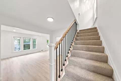 Entry Way - 387 S Evergreen Ave, Kankakee, IL 60901 photo 3 of 4