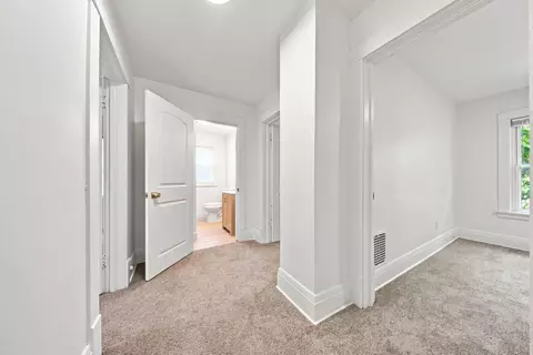 Entry Way - 387 S Evergreen Ave, Kankakee, IL 60901 photo 4 of 4