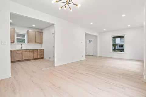 Living - 387 S Evergreen Ave, Kankakee, IL 60901 photo 1 of 7