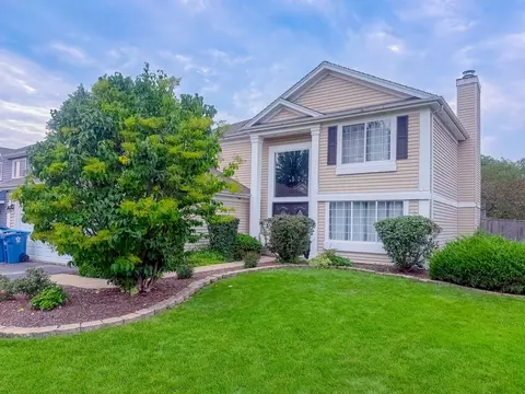 1301 Big Oak Trl, Aurora, IL 60506