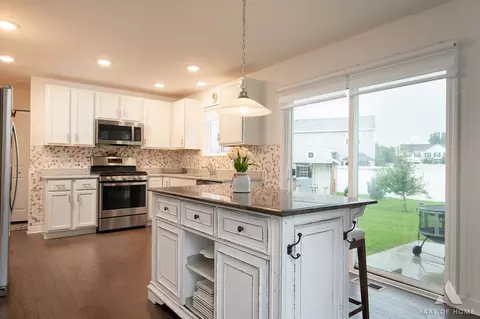 Kitchen - 1887 Locust Rd, Morris, IL 60450 photo 2 of 7