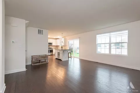 Living - 1887 Locust Rd, Morris, IL 60450 photo 4 of 6