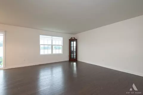 Living - 1887 Locust Rd, Morris, IL 60450 photo 3 of 6