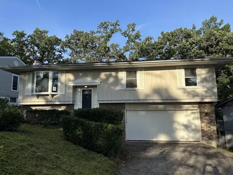 223 Indian Trl, Lake In The Hills, IL 60156