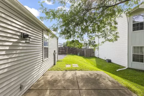 Exterior - 1010 Symphony Dr, Aurora, IL 60504 photo 3 of 4