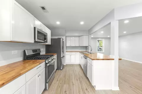 Kitchen - 1010 Symphony Dr, Aurora, IL 60504 photo 2 of 3