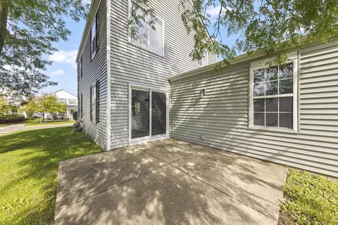 Exterior - 1010 Symphony Dr, Aurora, IL 60504 photo 2 of 4